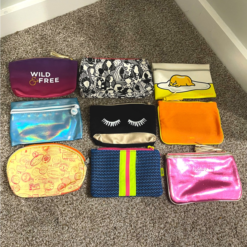 Assorted mini makeup totes